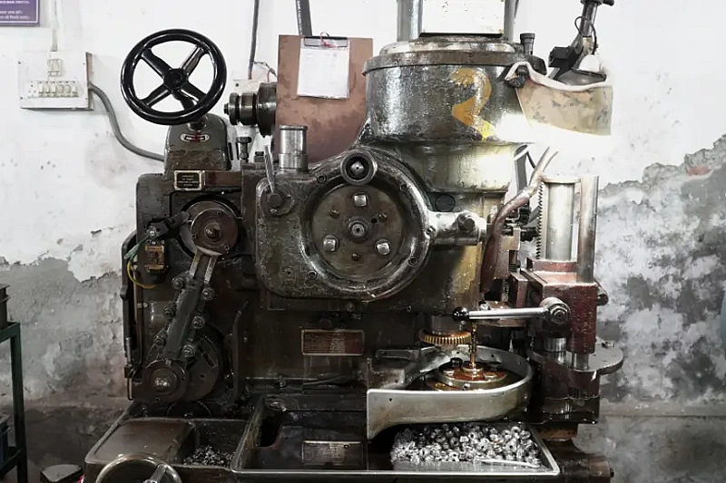 Swadeshi Gears Factory Images  Manufacturing Process